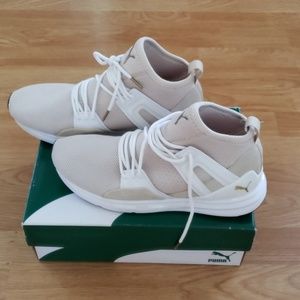 NWT, Puma Lady's  Atletic  shoes